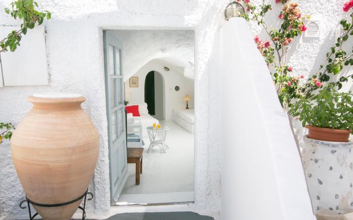 Alexander's Suites