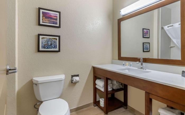 Comfort Suites Airport North