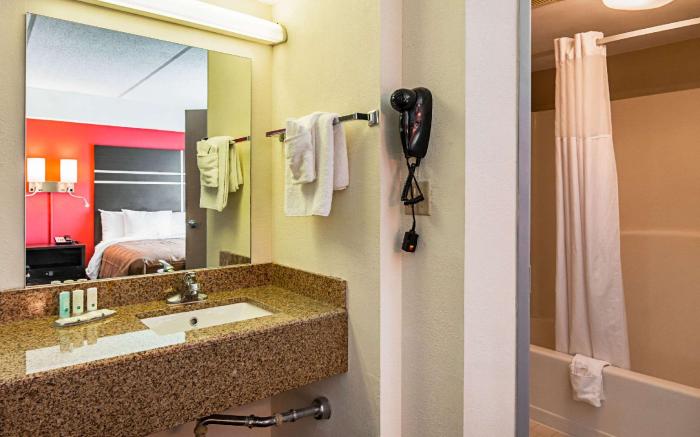 Quality Suites Atlanta Airport East