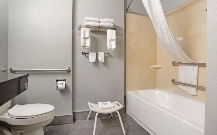 Quality Inn & Suites Birmingham - Highway 280