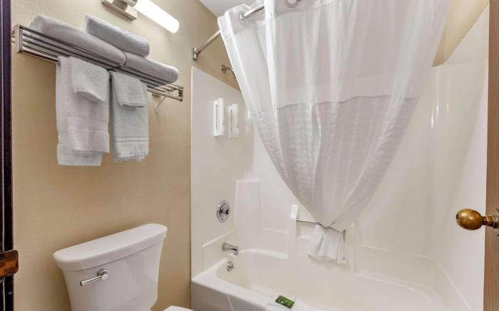 Clarion Pointe Racine - Mount Pleasant