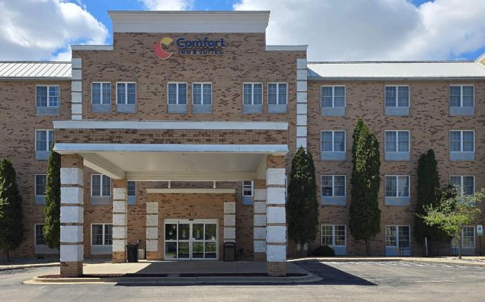 Comfort Inn & Suites Grafton-Cedarburg