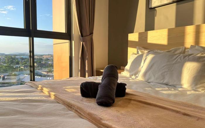 K Avenue *Sunset View*  3 Pax (5 mins to Airport)