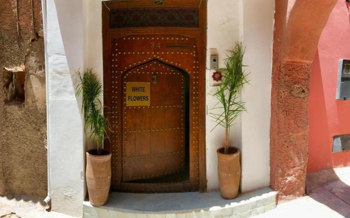 Riad white flowers