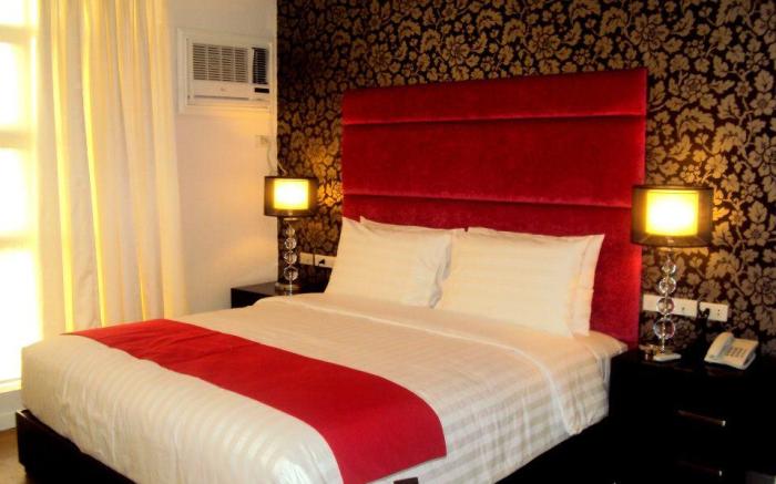 Queen Margarette Hotel Downtown