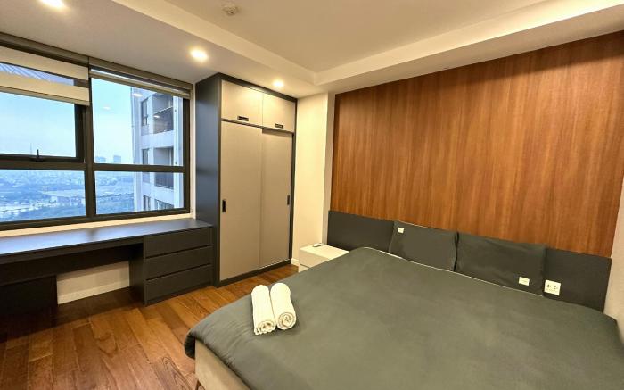 Modern 3Br with Lake view/ High rise