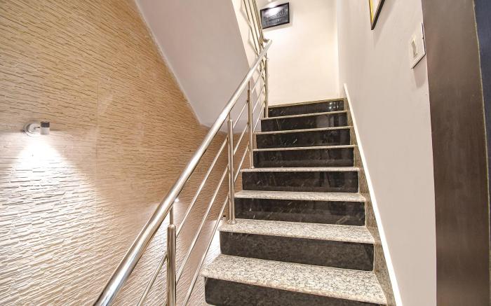 FabExpress Golden Suites - Nr. Park Circus 7 point