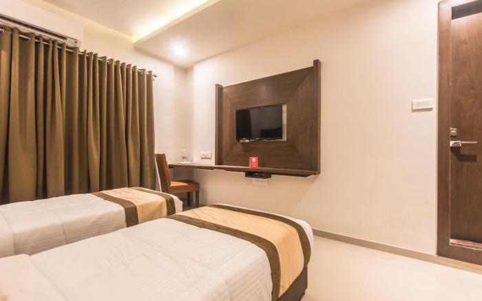 Super OYO Townhouse OAK Hotel Devanshi Inn