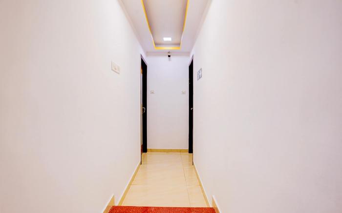 Super Collection O Andheri West Near KokilaBen Hospital