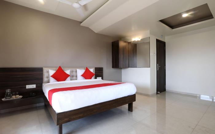 OYO 12844 Sri Sai Suites