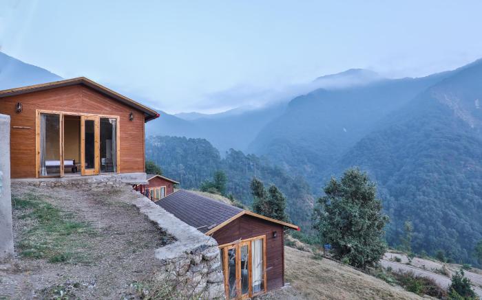 Seclude Pangot, Perch