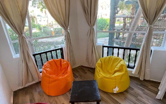 Luxurious apt w/Balcony &Wifi next to a swim-pool