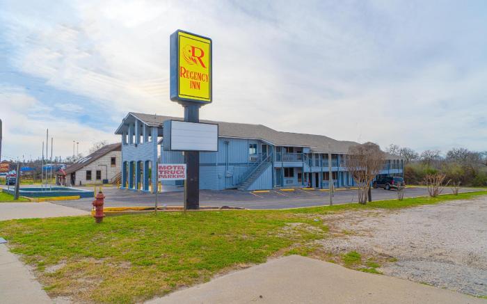 Regency Inn By OYO Three Rivers