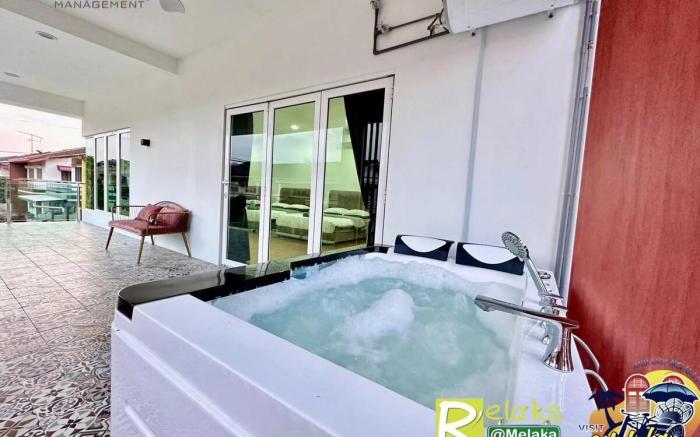 Klebang 4B3B21Pax PooltableKaraoK Jacuzzi TownArea