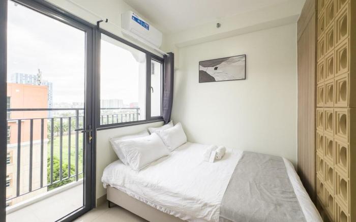 Stylish Shore 2 Residences 1BR: Walk to MOA 9X0