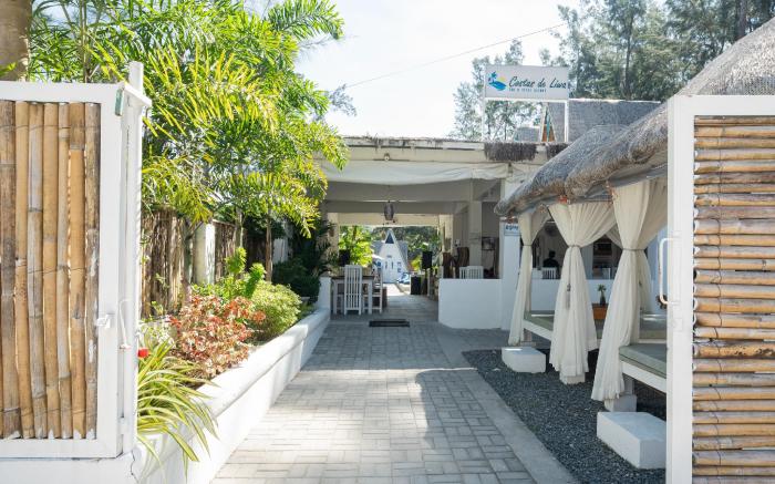 Costas De Liwa Bar & Beach Resort