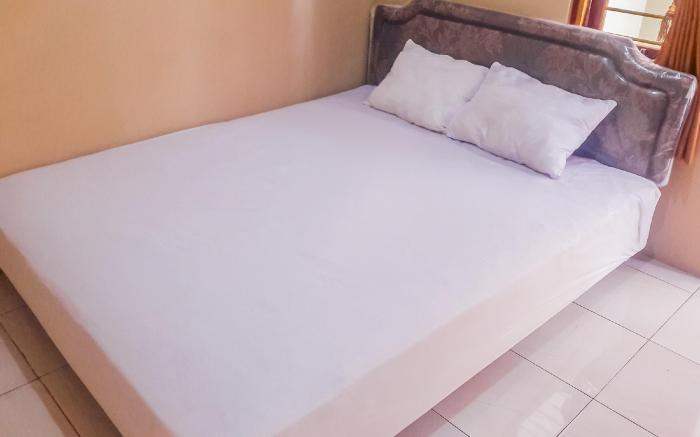 OYO 93683 Kost Naura