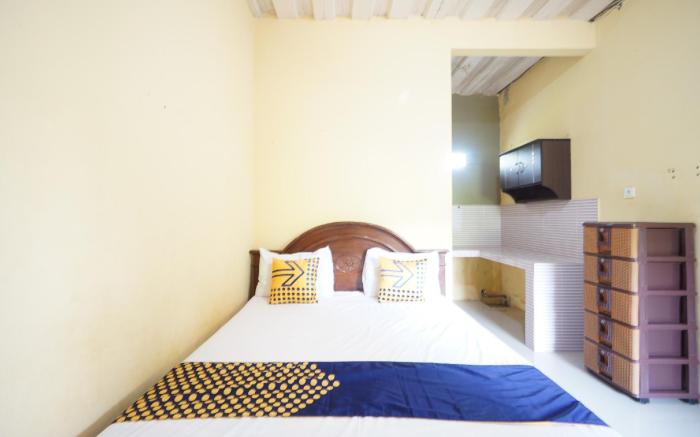 SPOT ON 93612 Kencana Homestay Syariah Near Masjid AL-BAROKAH Kanyuran