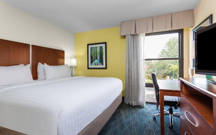Holiday Inn Express Hotel & Suites Wilmington-University Ctr By IHG