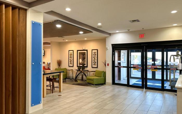 Holiday Inn Express Hotel & Suites Ennis By IHG