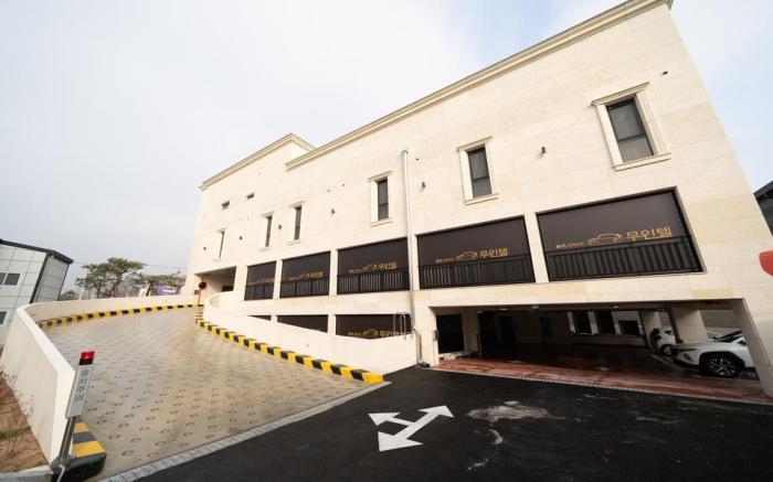 LUA PREMIUM Drive-In Hotel