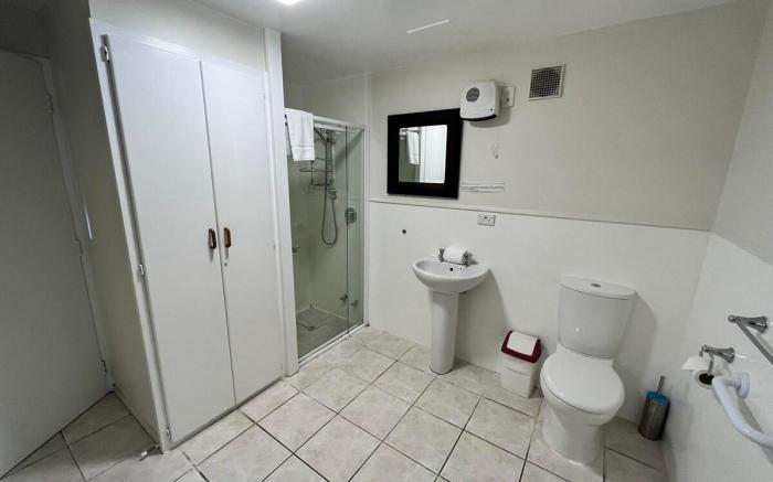 Garden Tower Beside the Lake - Ground Floor Studio