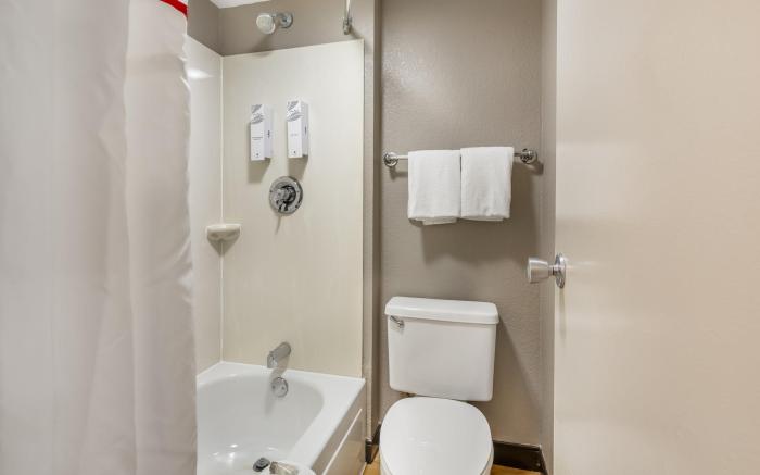 Red Roof Inn Erie - I-90