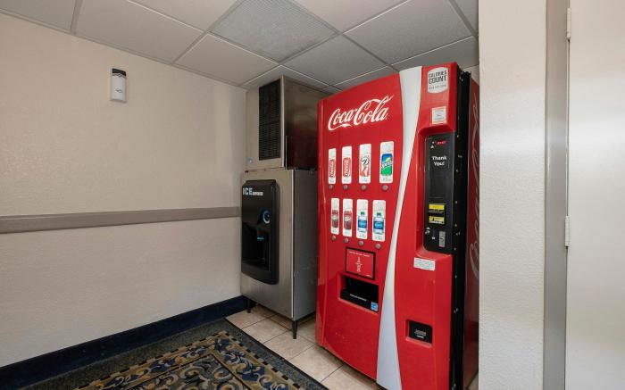 Red Roof Inn & Suites Macon