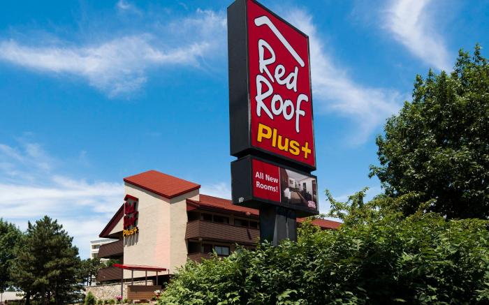 Red Roof PLUS+ St Louis - Forest Park/ Hampton Ave