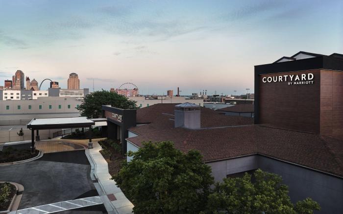 Courtyard St Louis Downtown West
