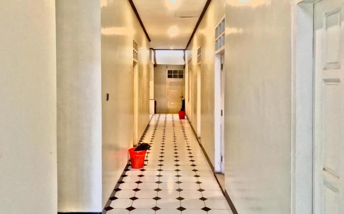 Gangnam Style Residence Mitra RedDoorz near MERR Surabaya