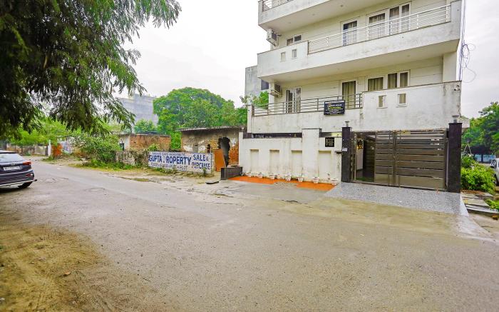 FabHotel White House BNB