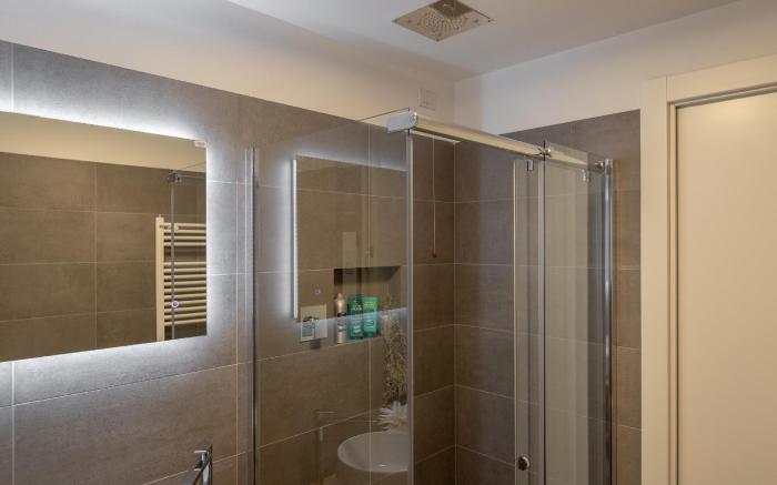 Central 2br Apartment  Private Parking  Long Term Welcome