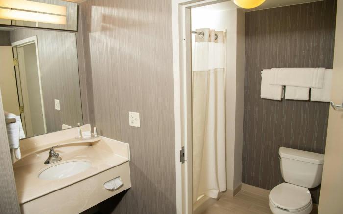 Courtyard by Marriott Erie Ambassador Conference Center