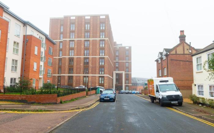 Absolute Stays on Grosvenor-Luton Airport-St Albans Train Station-Harry Potter