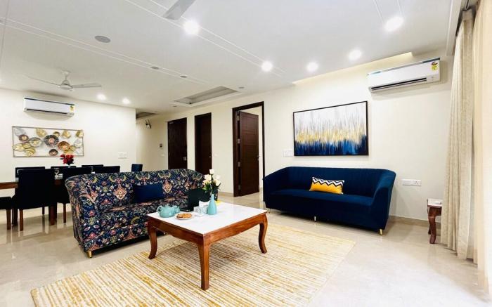 BluO 4BHK Saket Max - Lift, Balcony, Parking.