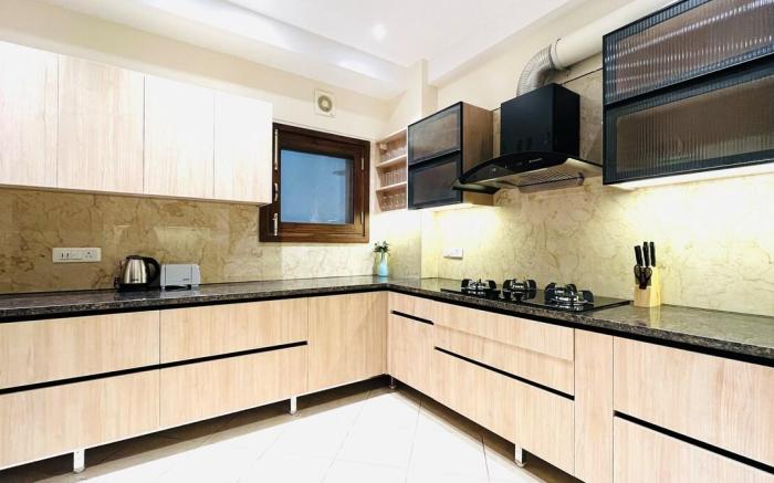 BluO 3BHK CityWalk Mall, MAX Saket -Lift, Balcony.