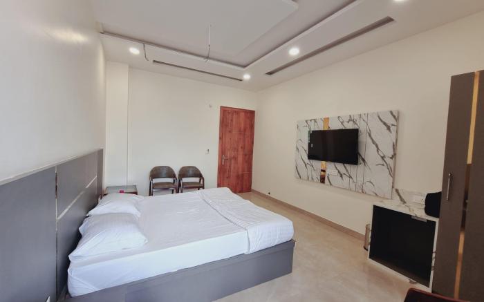 C T Heights Inn