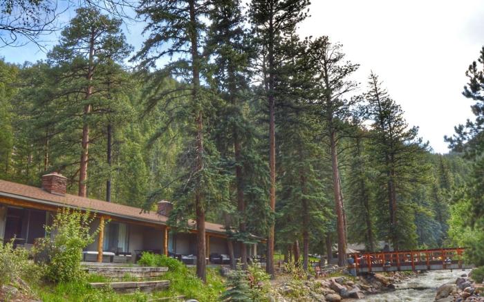 The Inn on Fall River & Fall River Cabins