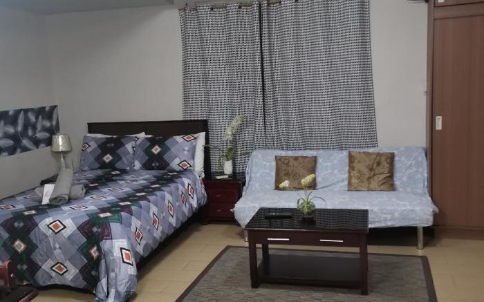 Henry's Newport Condotel