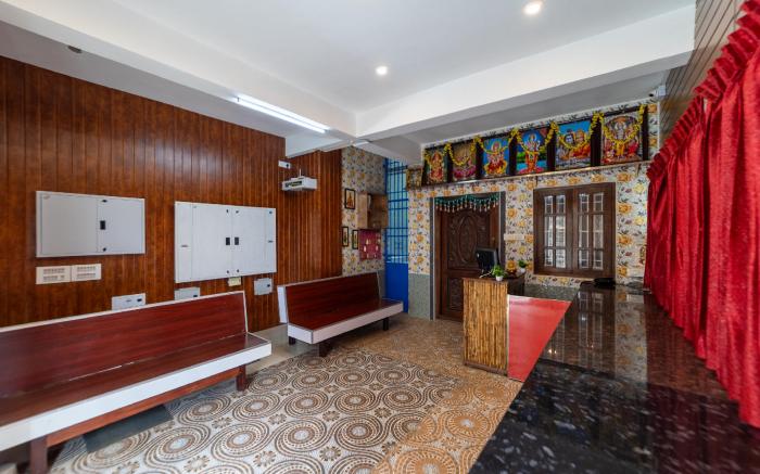 SRI NANDHA LUXURY COMFORTS