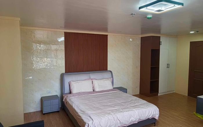ZB- FAMILY ROOM 5 ( Good for 6-8) 