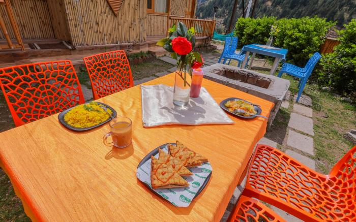 Bamboo Cottage with River and Mountain View