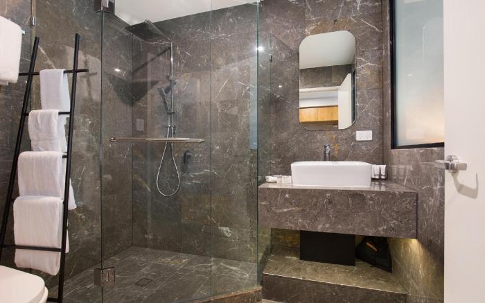 Jephson Hotel & Apartments