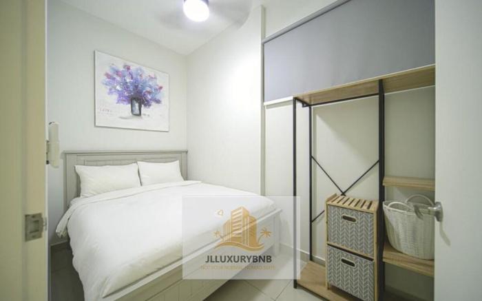 Meridin Executive Suite 4 room (Level32)