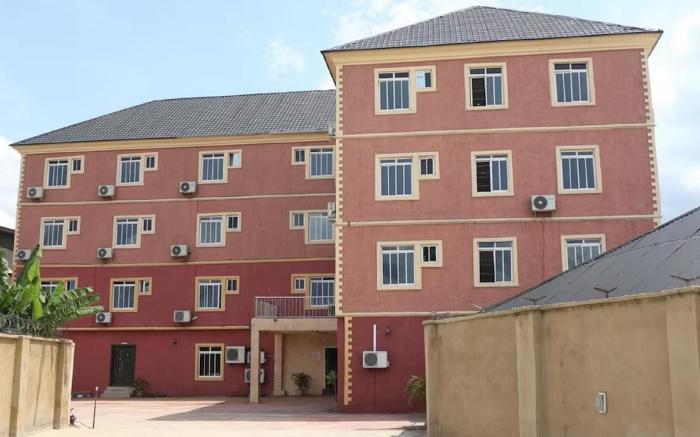 Grand Decent Hotel and Suites