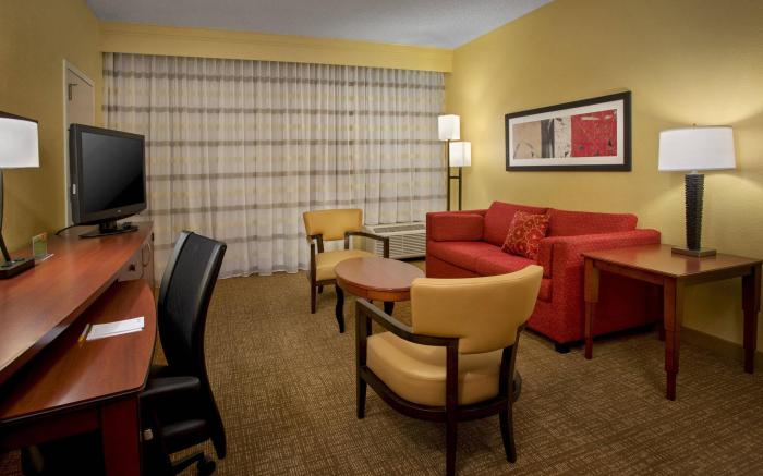 Courtyard Lincroft Red Bank