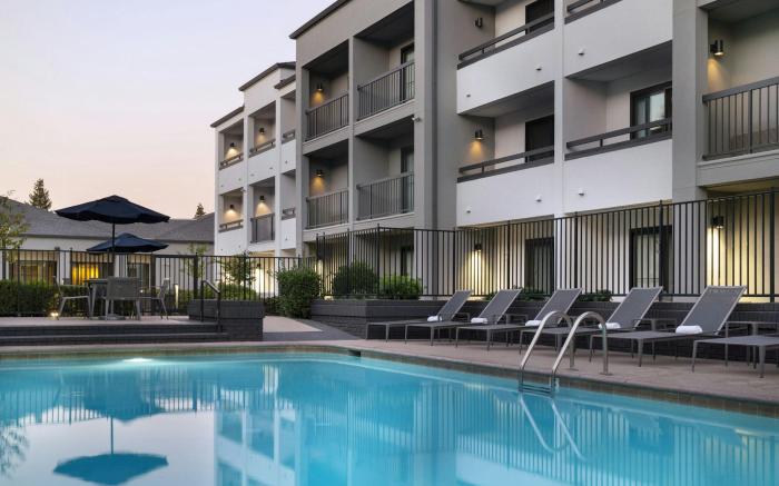 Courtyard by Marriott Bakersfield