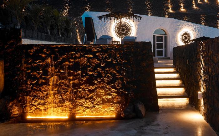 Theano Cave Suites & Villas
