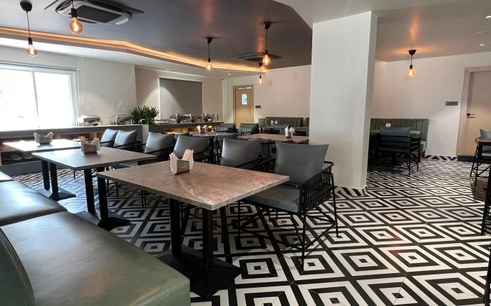 Hotel Kyzen HiTech City- Your Zenly Stay 